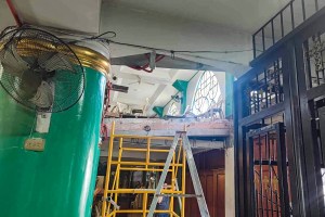 Tragedia en Filipinas: Un muerto y decenas de heridos por el colapso de un balcón en una iglesia en plena misa