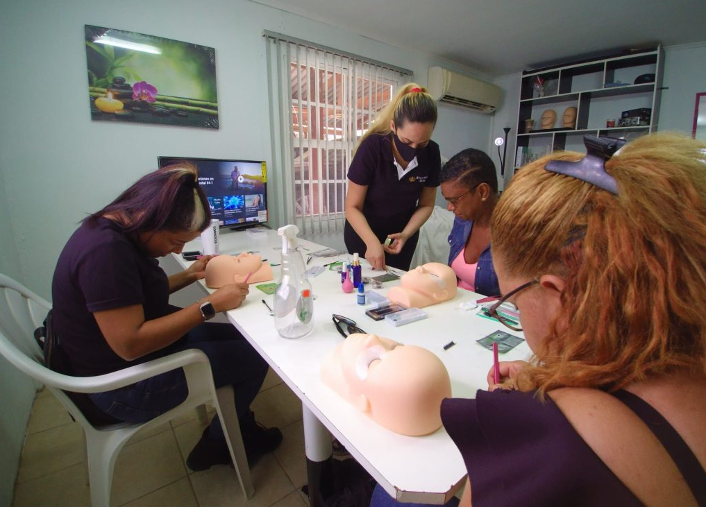 De dormir en la calle a triunfar con su propio spa: la historia de una venezolana en Curazao