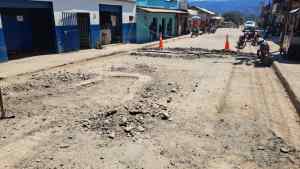 En Morán, vecinos se cansaron de esperar por el chavismo y rehabilitaron calle principal de la parroquia Hilario Luna