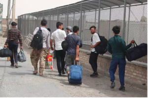 Detenidos 39 migrantes afganos en Turquía ocultos entre papel de cocina en un camión