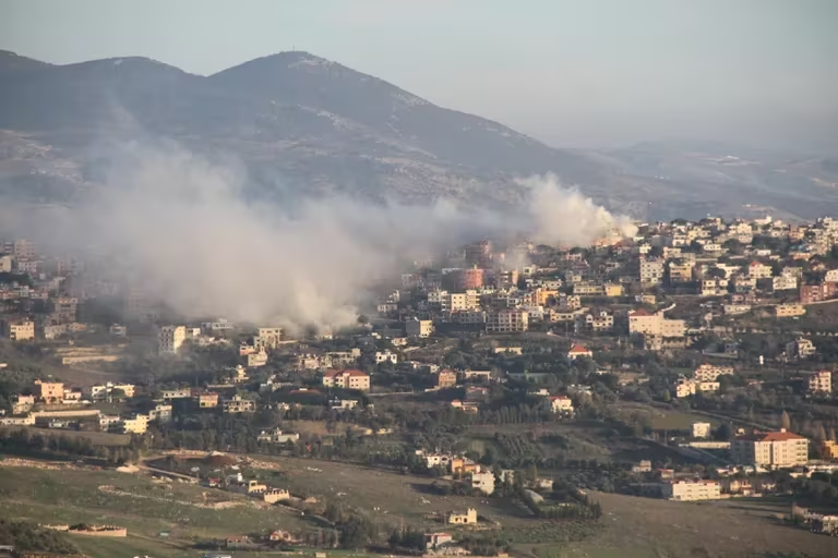 Israel atacó un complejo militar del grupo terrorista Hezbollah en el sur del Líbano (VIDEO)