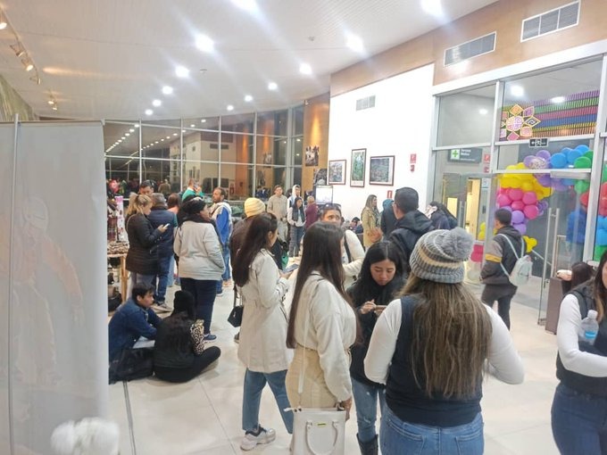 Pánico en San Valentín: Más de 500 personas quedaron varadas en estaciones del Teleférico de Mérida (VIDEO)