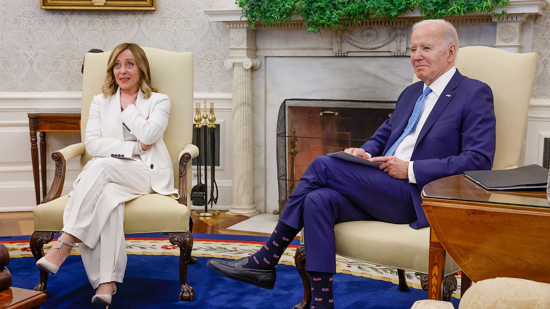 VIDEO: El inapropiado beso en la cabeza de Biden a Meloni durante encuentro en la Casa Blanca