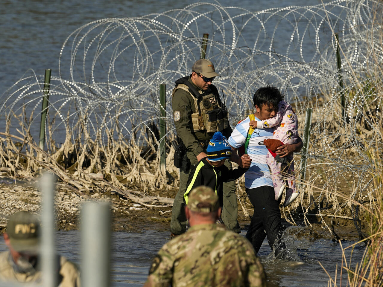 Corte de EEUU bloquea la entrada en vigor de ley antiinmigrante de Texas