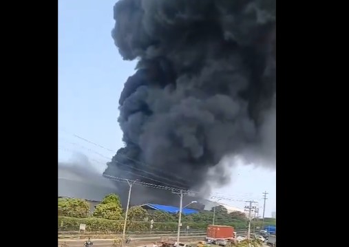 Reportan fuerte incendio en la zona industrial de Cartagena (Videos)