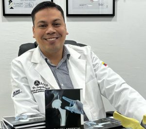 El médico venezolano, Leopoldo Maizo lanza su libro La cadera artificial “Un Reemplazo para Mejorar”