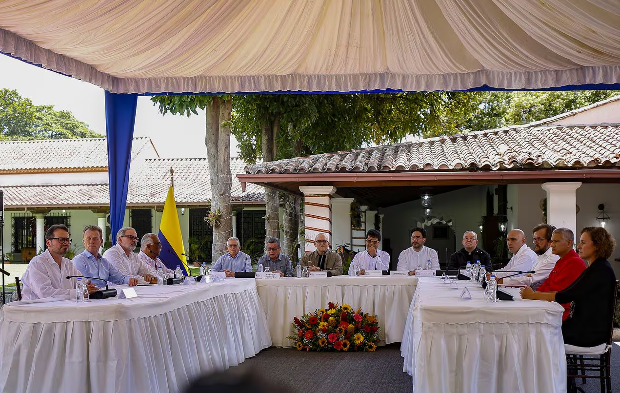 ELN propuso reunión extraordinaria en Caracas para determinar el futuro de los diálogos de paz