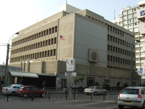 Embajada de EEUU en Israel reforzó su seguridad y restringió movilidad de su personal tras explosiones en Irán