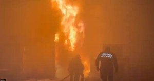 Reportan incendio en almacén pesquero de La Guaira (Video)