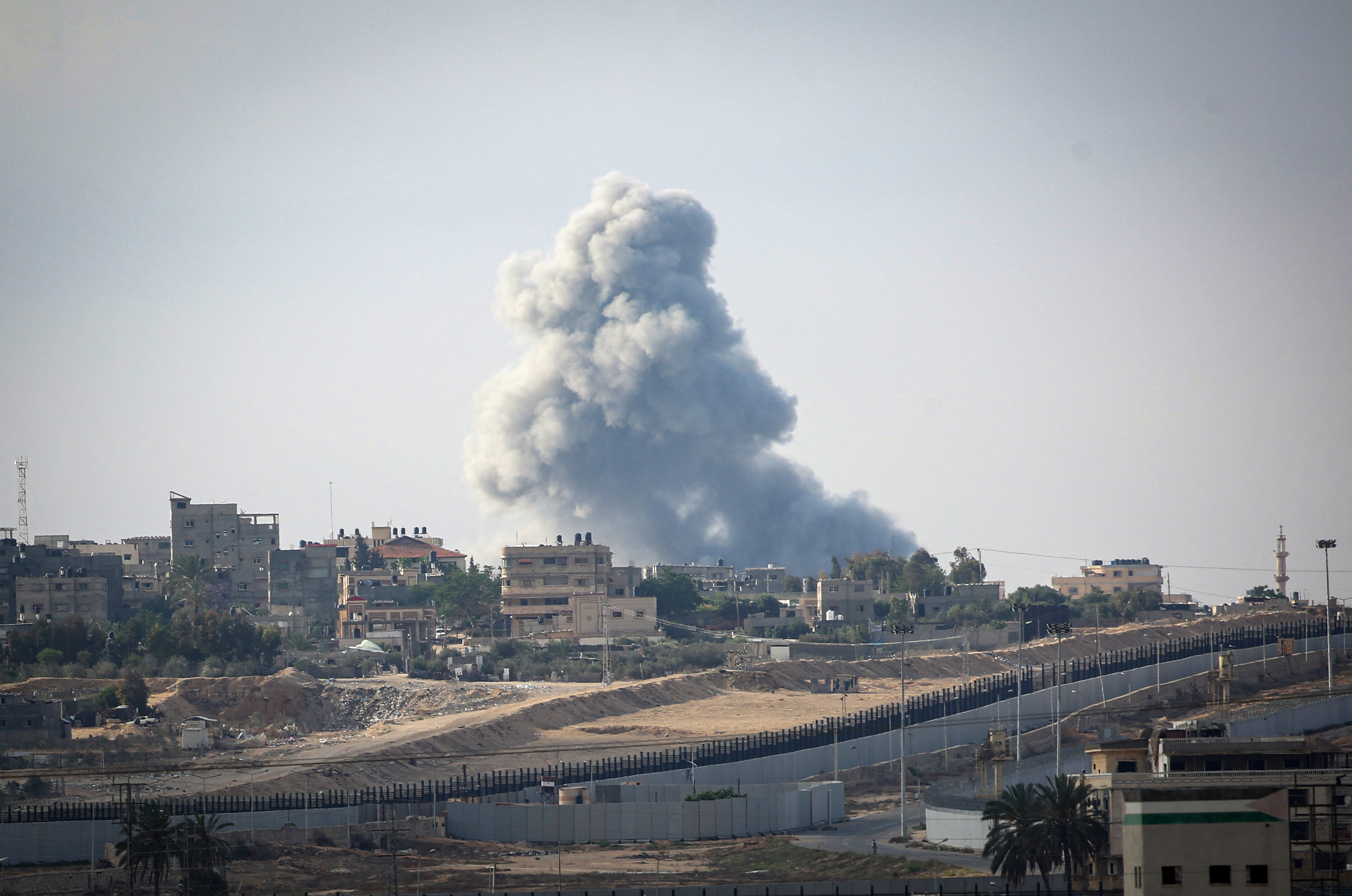 La Fuerza Aérea israelí atacó 120 objetivos de Hamás en toda la Franja de Gaza
