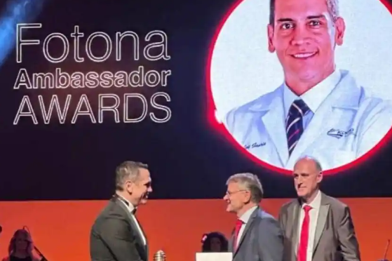 Médico merideño es galardonado como embajador de prestigiosa marca mundial de cirugía láser