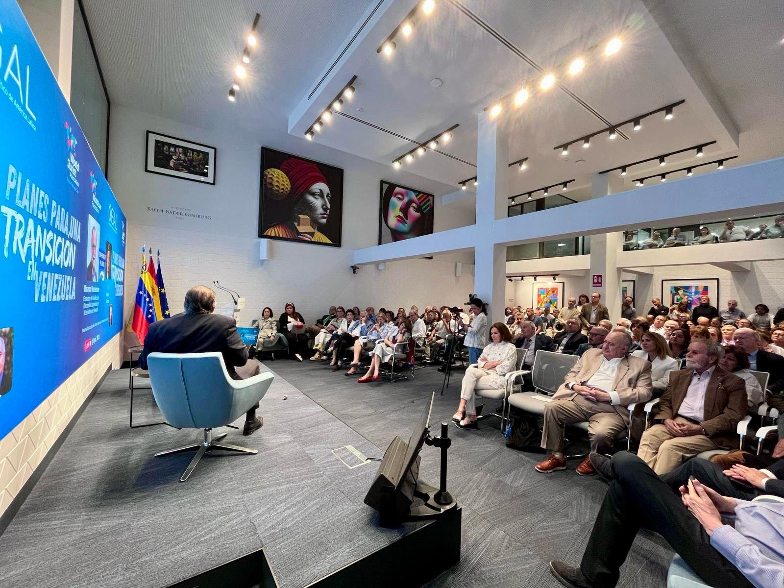 Ricardo Hausmann en foro de Ogal: Es más importante el retorno de la democracia a que la gasolina baje tres céntimos