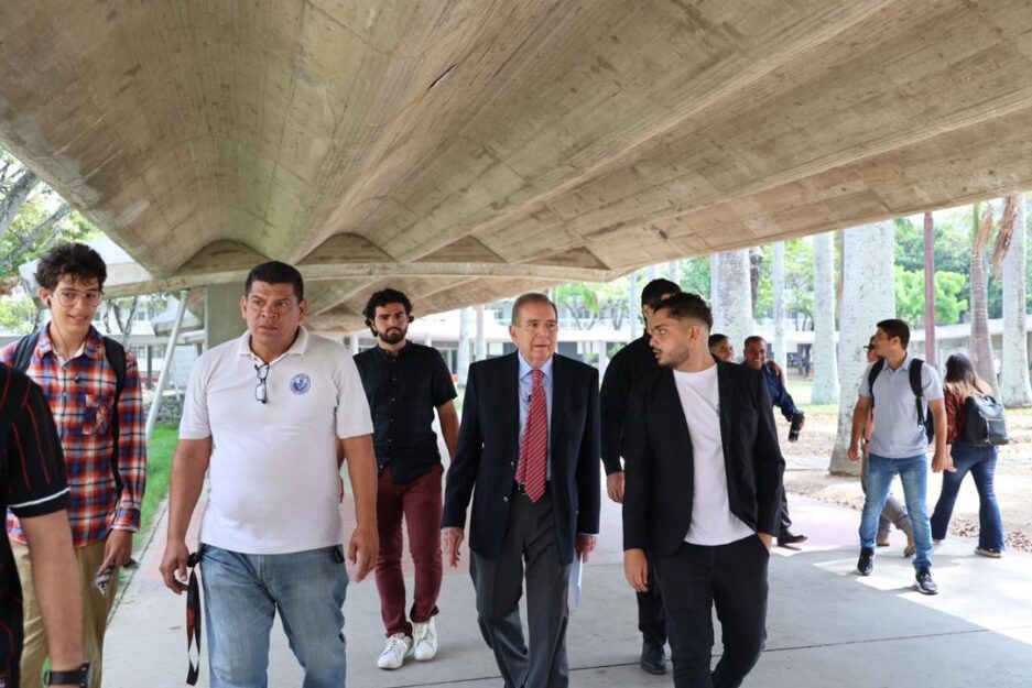 “Yo soy hijo de la educación pública”: Edmundo González tras su visita a la UCV