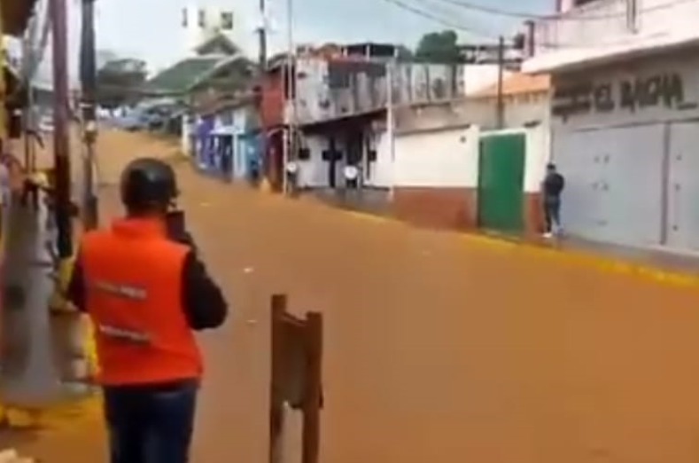 Lluvia dejó quebradas desbordadas y calles anegadas en Puerto Píritu