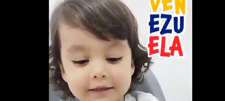 El pequeño genio tachirense de dos años enamora las redes sociales interpretando “Venezuela” (VIDEO)