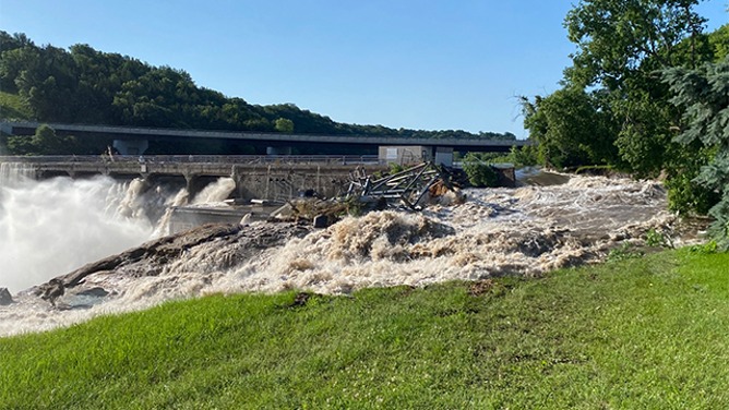 VIDEO: Crecida de río en Minnesota arrastró una edificación hacia una represa