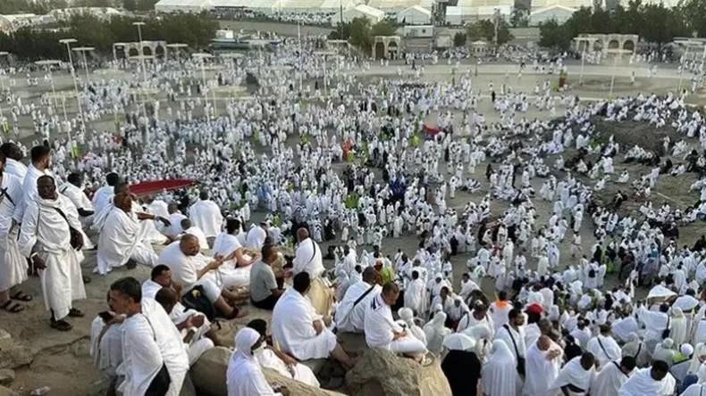 Se eleva a más de 900 los muertos en la peregrinación a La Meca marcada por calor extremo