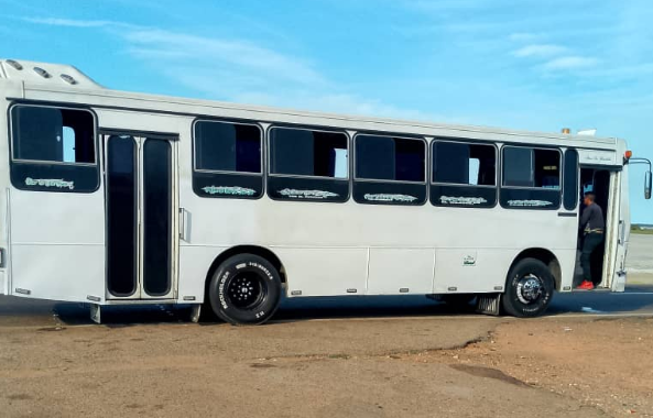 Accidente entre autobús del Psuv y policías en La Guajira deja un fallecido