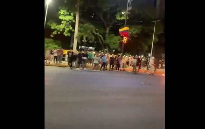 Protestan contra el fraude electoral en la avenida Bolívar de Caracas, donde Maduro cerró su campaña (Video)