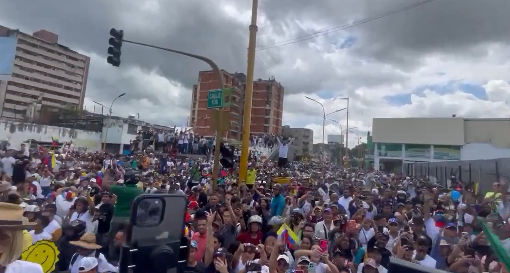 Sensacional VIDEO 360° de la caravana de Edmundo González y María Corina Machado en Valencia