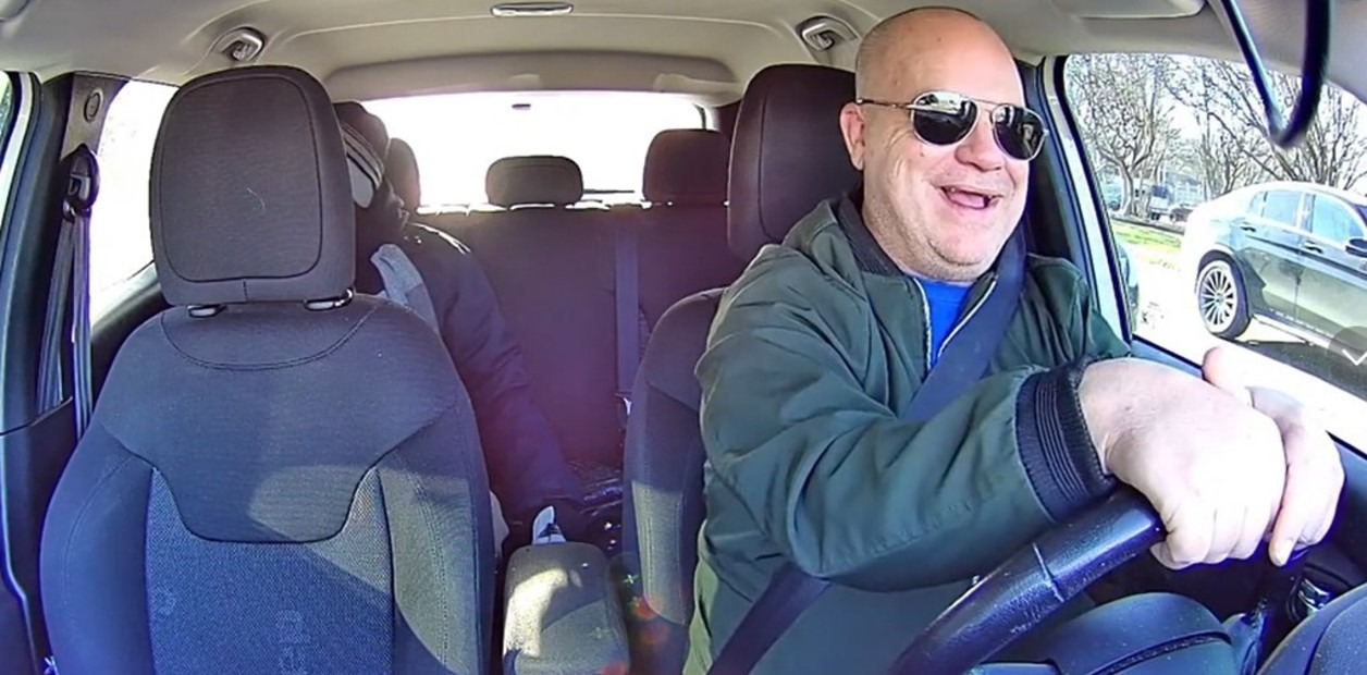 Conducía un Uber en Texas y en su último viaje del día se llevó una sorpresa con el pasajero (VIDEO)