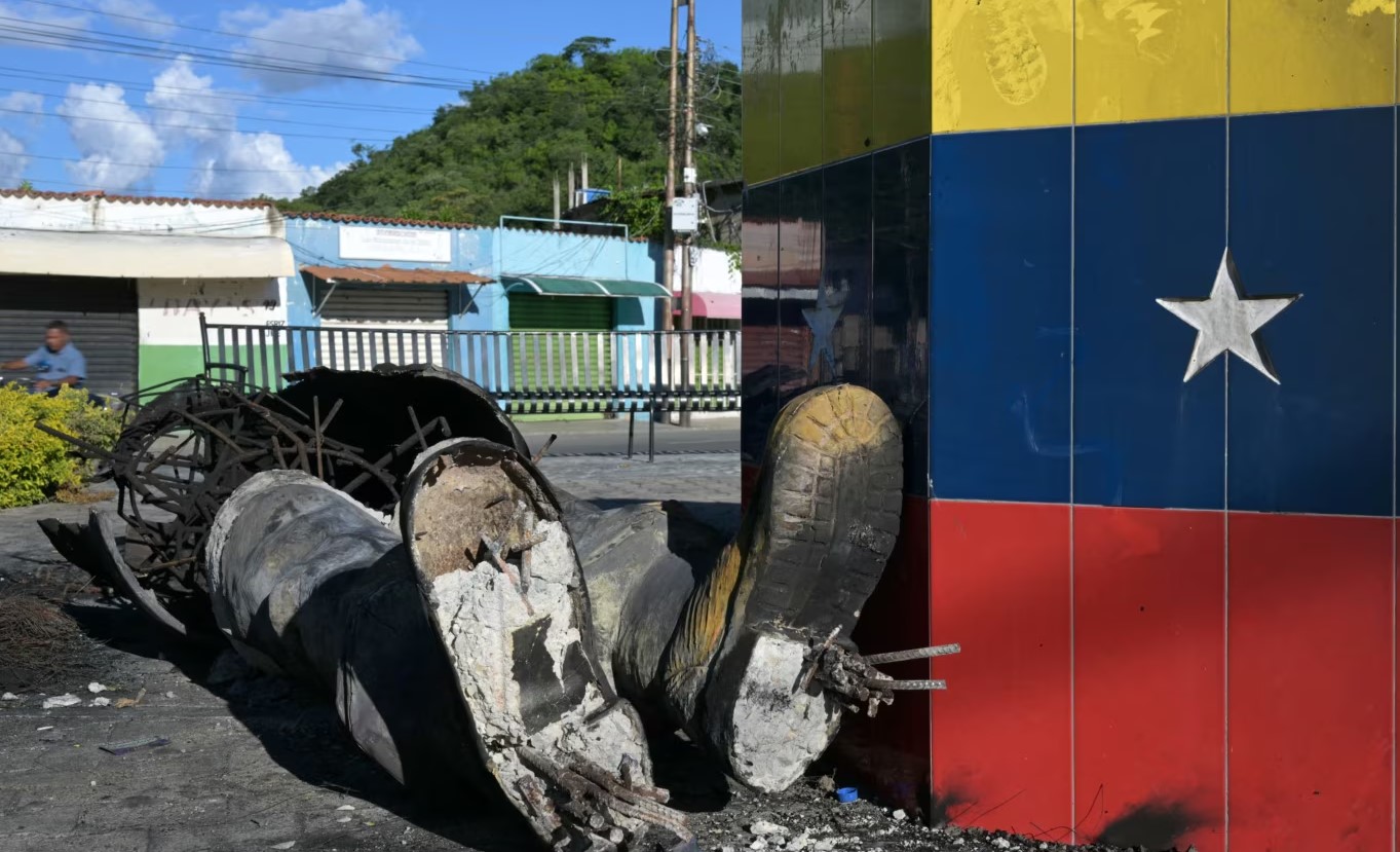Negociaciones públicas y por “canales discretos” podrían destrabar crisis política en Venezuela, según analistas