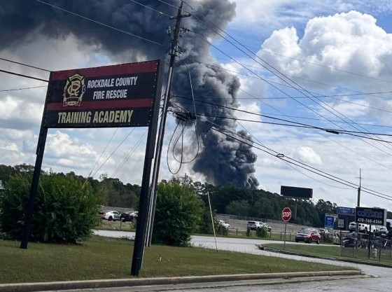 Incendio en laboratorio químico de Georgia provocó cierres de carreteras y evacuaciones (VIDEO)